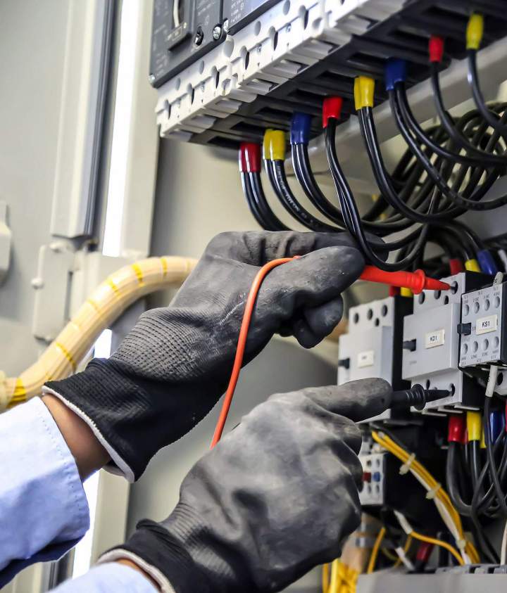 Nous intervenons rapidement pour tout dépannage électrique, en urgence ou planifié.